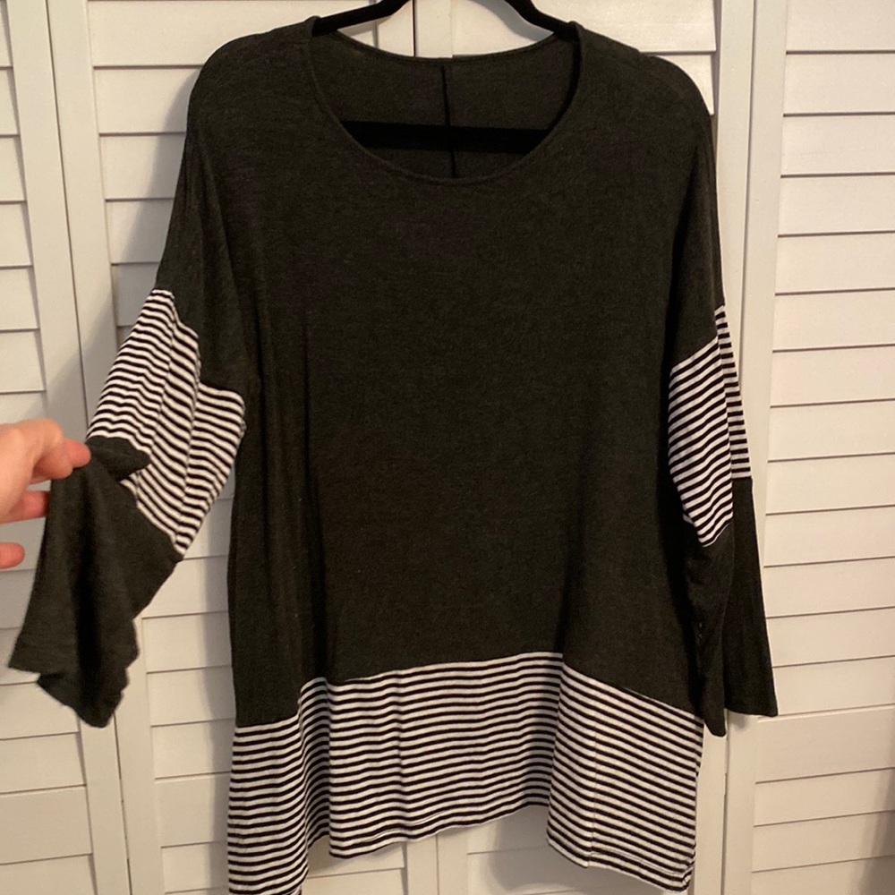 Amazon XL womens top tunic.